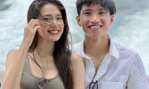 Đoàn Văn Hậu và Hải My tình tứ dạo chơi gần biệt thự triệu đô
